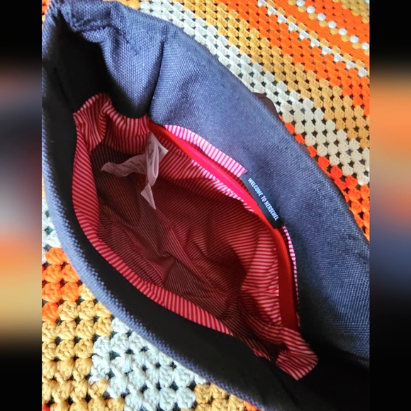 Herschel Crossbody Lane Messenger Small Bag Black Canvas - Picture 14 of 16